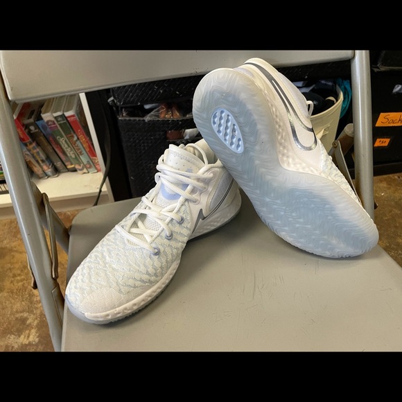 7.5 NIKE KD TREY - Picture 10 of 12